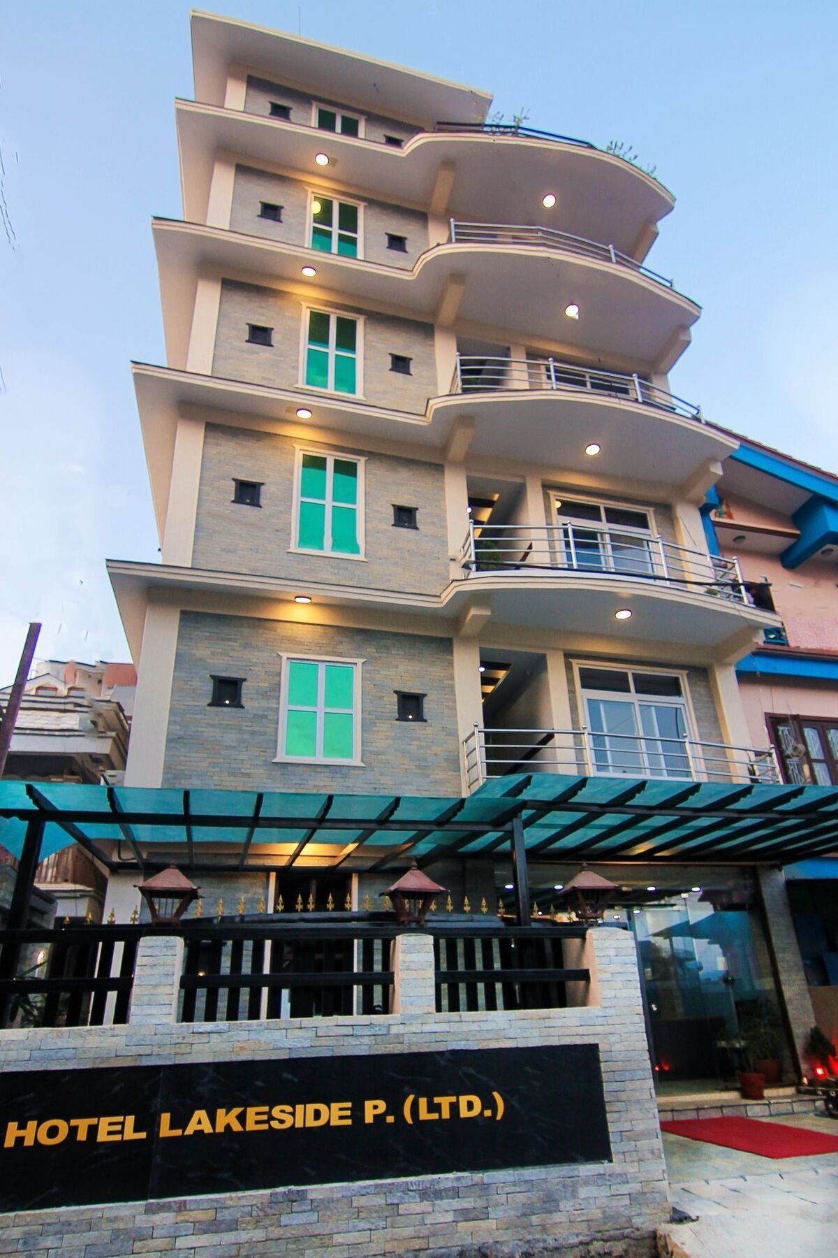 Hotel Lakeside Покхара Экстерьер фото